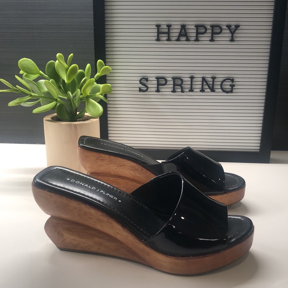Donald Pliner sandals